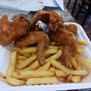 4 full wings and fries