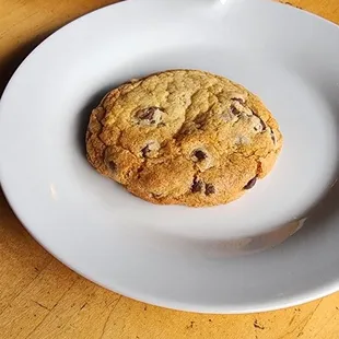 A very good and shewy chocolate chip cookie...