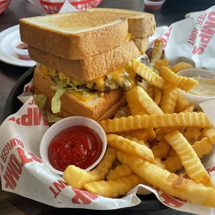 Grilled Cheese Cheeseburger