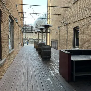 Outdoors area in February at lunch time.