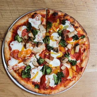 Unlimited toppings with tomato sauce pizza