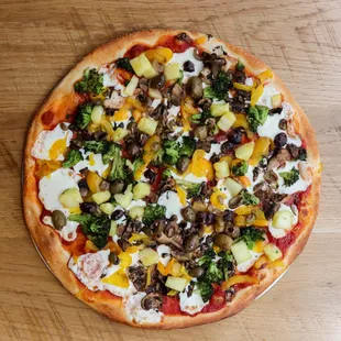 Vegetables Pizza with tomato sauce