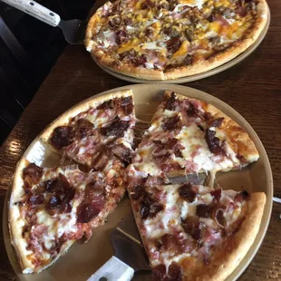 Bob 's Whole Hog Pizza