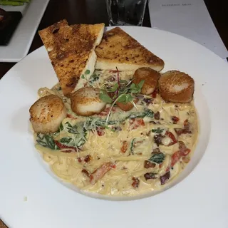 Tuscan Scallop Linguine