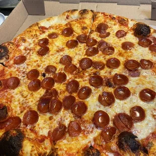 Large Classic cheese with pepperoni. Amazing!