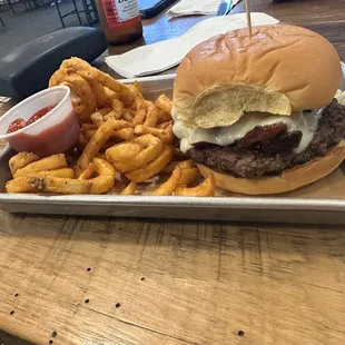 Smokehouse burger w curly fries