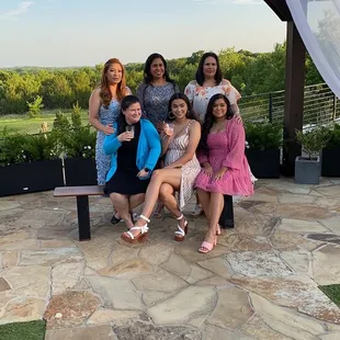 Una foto afuera en la área de ceremonia