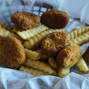 Kids nuggets with fries