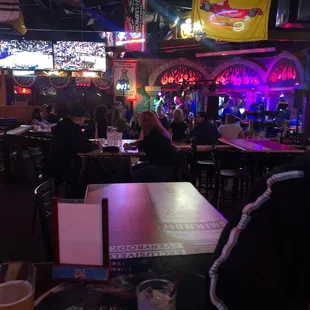 Live band on a Friday night rockin!!!