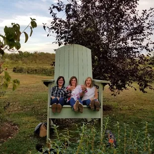 These ladies were relaxing on our Bluegrass Bucket List Tour.