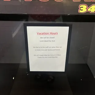 Paper announcing vacation for staff