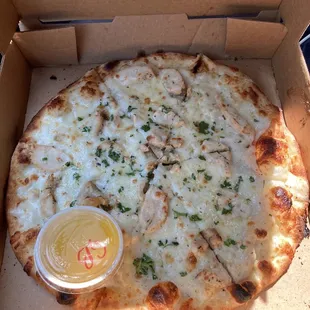 Chicken Alfredo pizza with a side of garlic butter