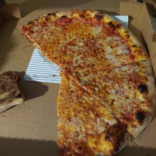 16&quot; cheese, so good!