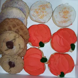 Sugar cookie, peanut butter cookies, Hershey kiss cookies