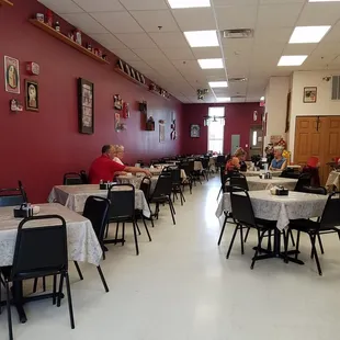 lots of dining space