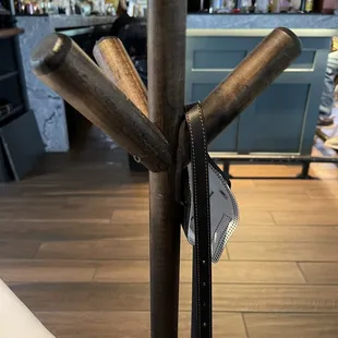 Stand doe your handbag or hat