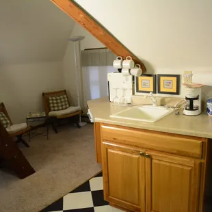 SE Loft - Sitting Area/Kitchenette