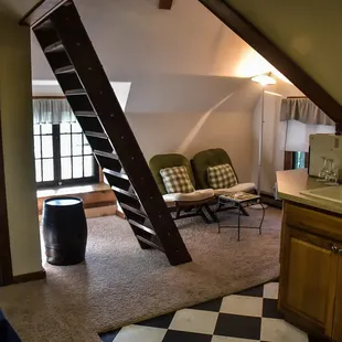 SE Loft - Sitting Area/Kitchenette