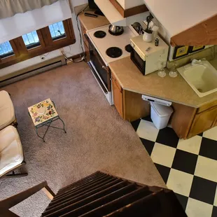 SE Loft - Sitting Area/Kitchenette