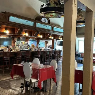Dining room with beautiful chandeliers