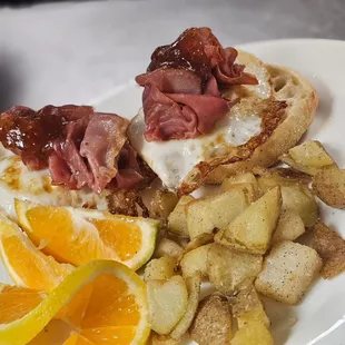 Saturday and Sunday Brunch 10am-3pm Crispy Prosciutto Benedict