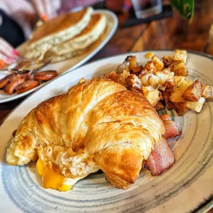 Croissant-wich