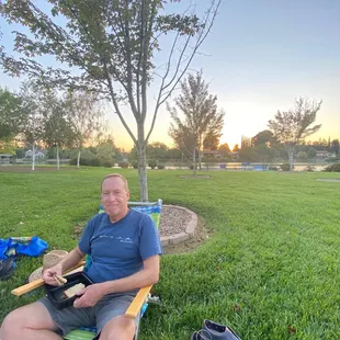 Evening dinner while listening to live music