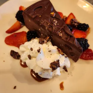 I only ate half of the cheesecake. I brought the remainder home.