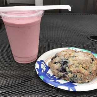 blueberry scone with raspberry smoothie aka basically a soft serve icecream smoothie hahaha