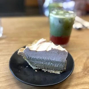 Strawberry hojicha cream pie + strawberry matcha latte