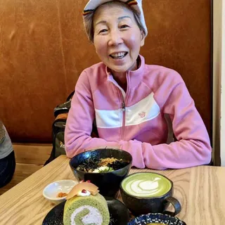 TO Chestnut Matcha Roll Cake