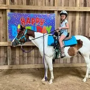 Chester for lease
-Calm 
-Sound
-Walk, trot, and canter
-Baths
-Attention Lover
-Trail Horse
-Wester &amp; English
-Use to be a lesson