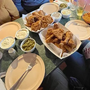 food, bbq chicken, bbq wings, poultry, chicken, fried chicken wings, fried chicken, chicken wings, chicken wings and fried chicken