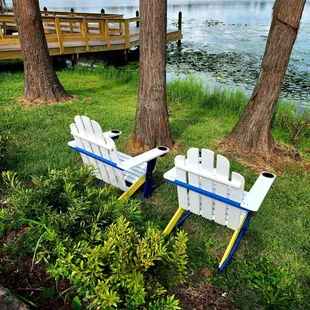 Aug 2022: Exterior Pic 5 of 10-- Extra seating closer to the water