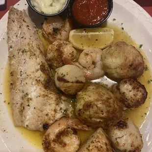 Broiled seafood  Platter