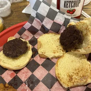 Sad little sliders with no taste very dry. Don't even fill the bone.