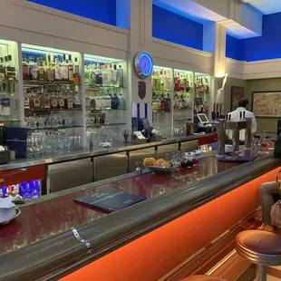 Main bar