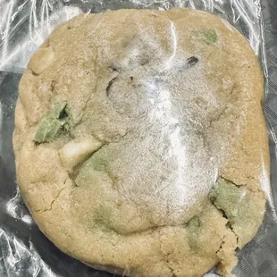 Chocolate chip pistachio cookie - very good!