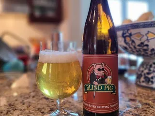 M & M Liquor & Market