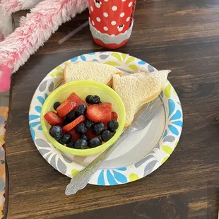 Kids sandwich with fruit