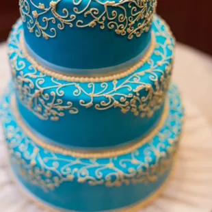 Blue &amp; Ivory Piped Wedding Cake