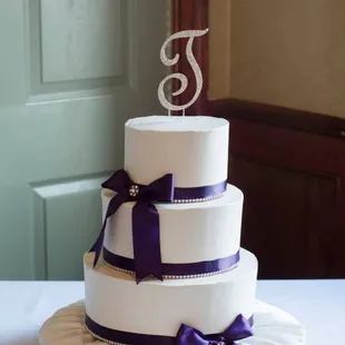 Bows &amp; Bling Wedding Cake
