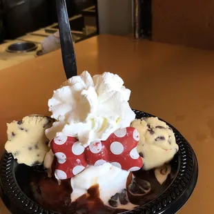 Minnie mouse cookiedough sundae