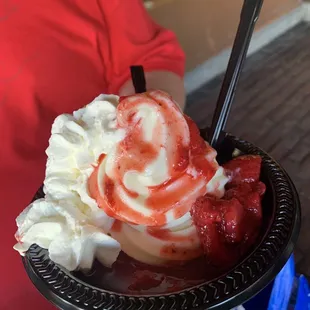 Strawberry Sundae (December 2021)