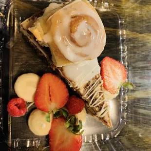 Cinnamon roll cheesecake