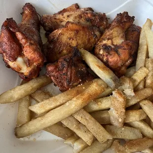 Smoked wings 6-piece with fries