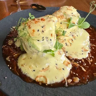 Singaporean Crab Cake Benedict