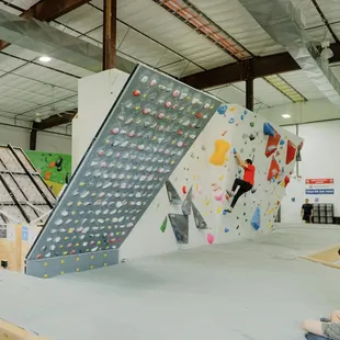 Moon + Kilter Boards available for training!