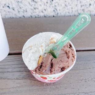 Large: Chocolate Peanut Butter, Banana Pudding