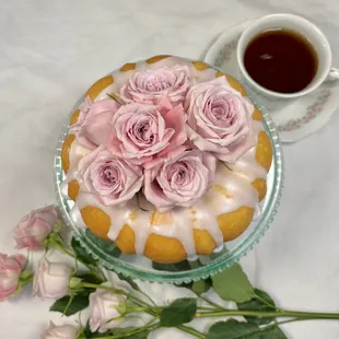 a cake with pink roses on top